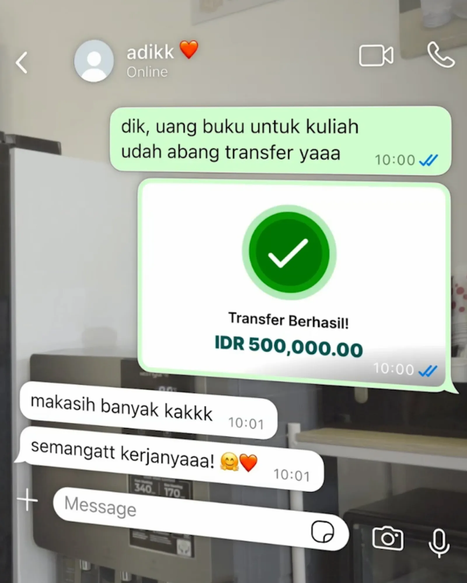 Overlay chat WhatsApp dengan notifikasi transfer berhasil